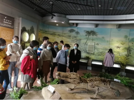四川省第二批援鄂医疗队一行参观自贡恐龙博物馆(李馆审)311.png 四川省第二批援鄂医疗队一行参观自贡恐龙博物馆(李馆审)311.png
