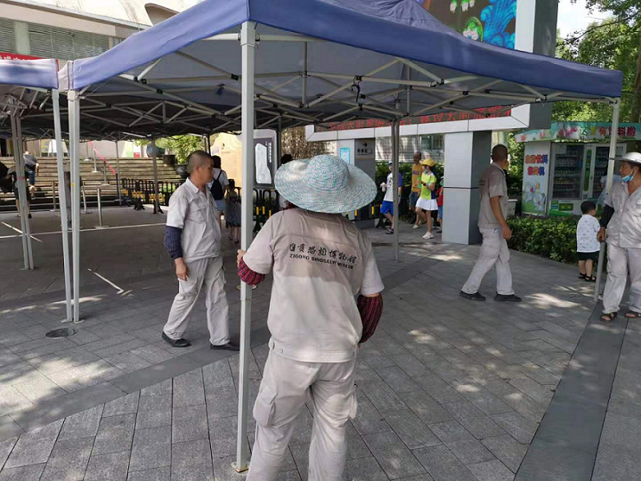战疫情党员一线3.png